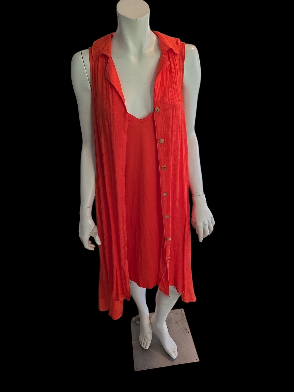 Mlle Gabrielle Sleeveless Button-Front Midi Dress in Coral Red
